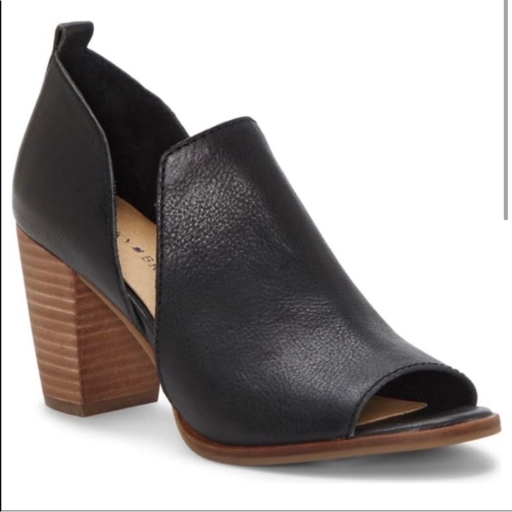 BRAND NEW Lucky Brand Junai Block Heel Sandal
